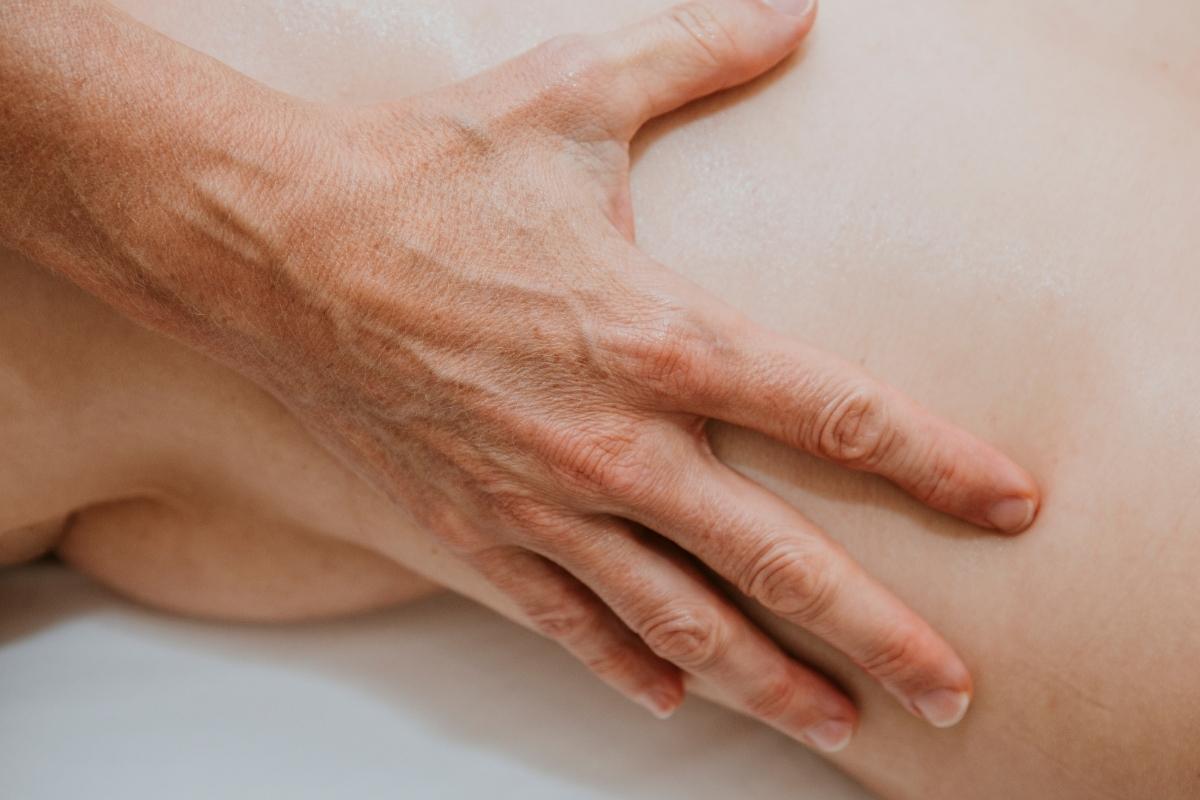 Experiencia de masaje corporal orientada a la relajación profunda y el bienestar