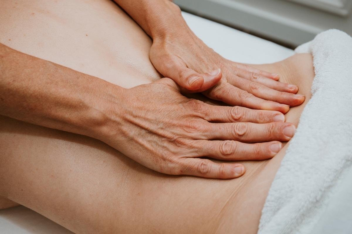 Ritual corporal relajante con exfoliación suave y masaje nutritivo para una experiencia de bienestar profundo